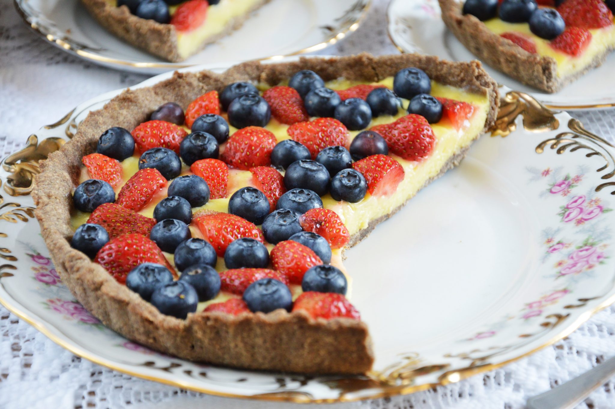 Bezglutenowa tarta z budyniem przekrój
