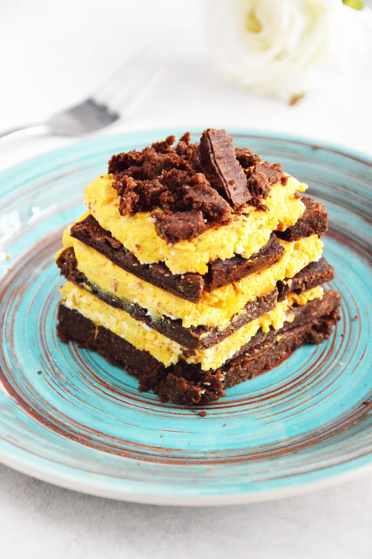 Fit brownie z dynią na talerzu