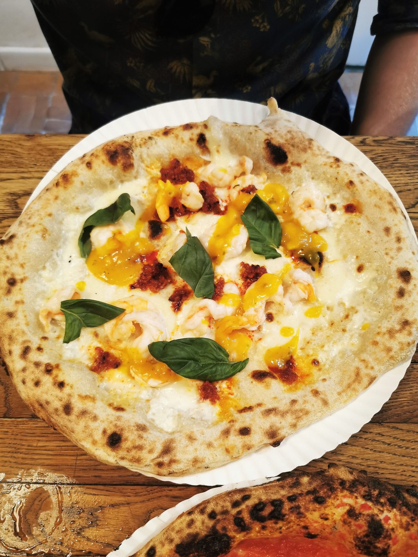 Pizza z krewetkami i mango w Casa di Tuzza