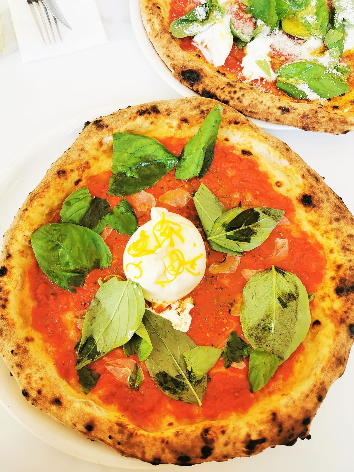 Pizza z burratą w Pizzaiolo