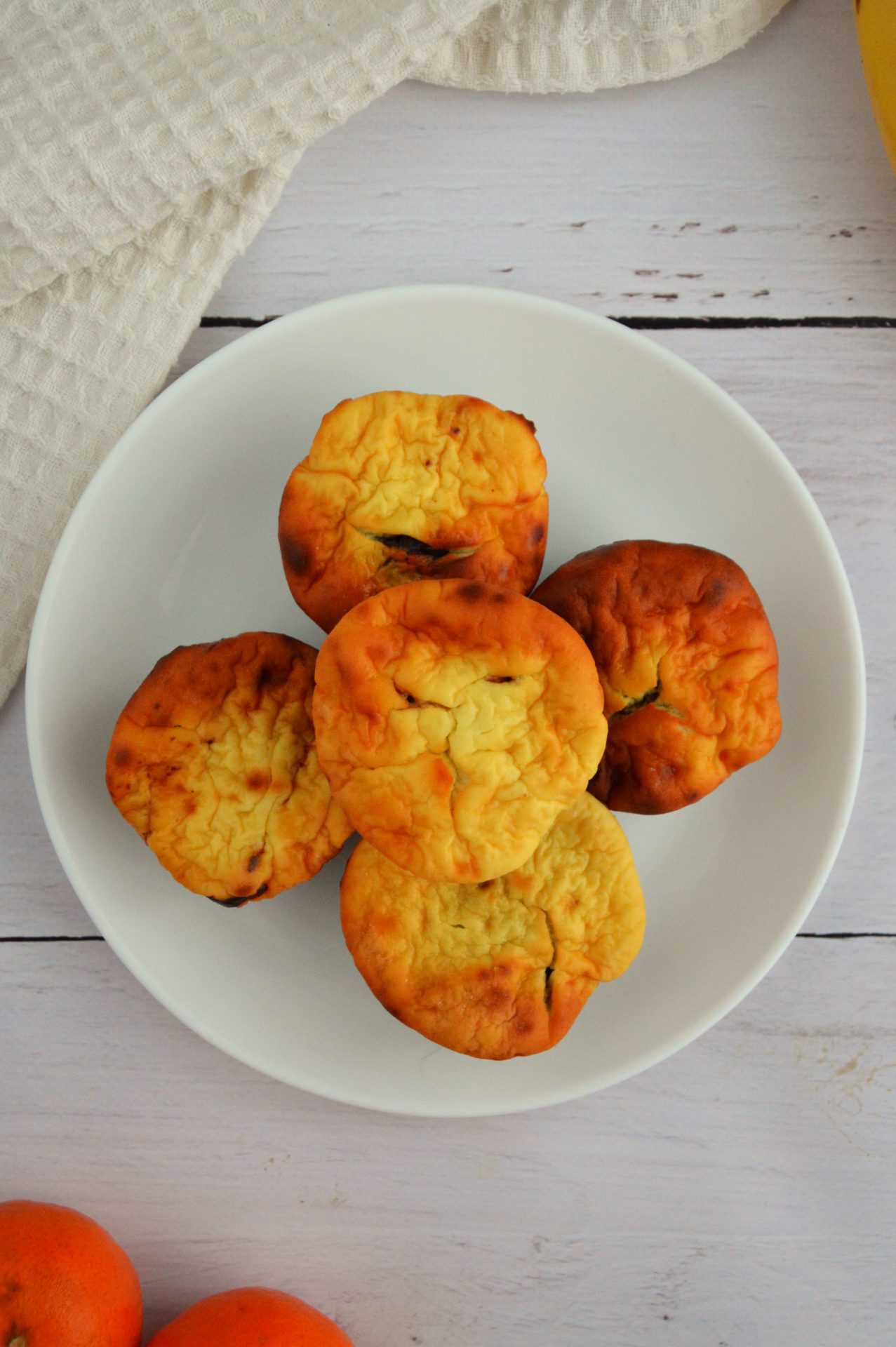 Fit muffinki sernikobrownies na talerzu