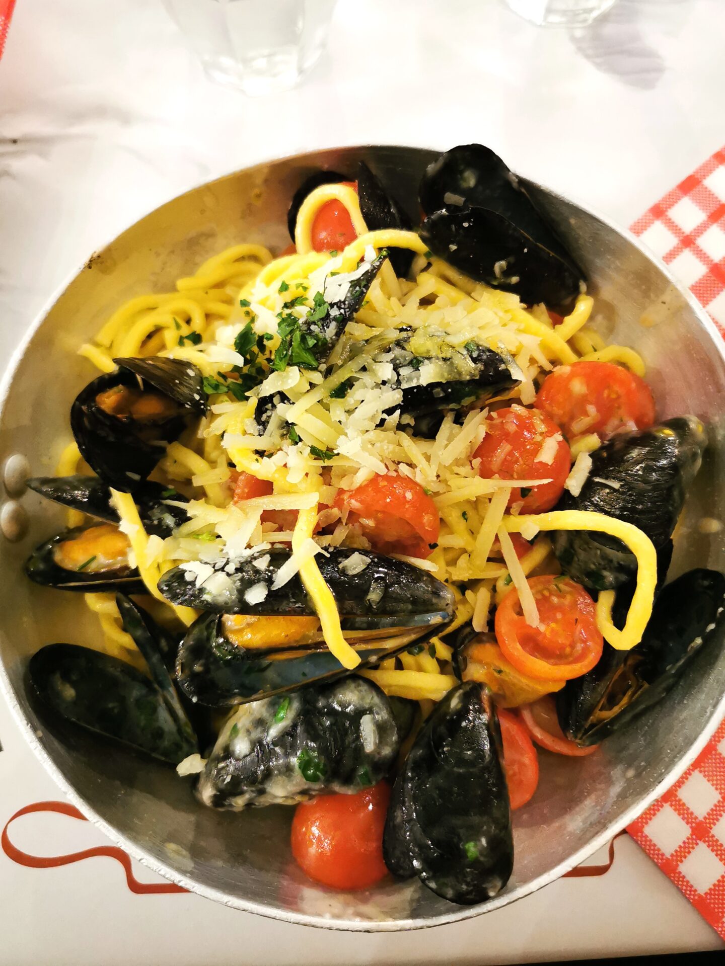 Pasta cozze e tomate